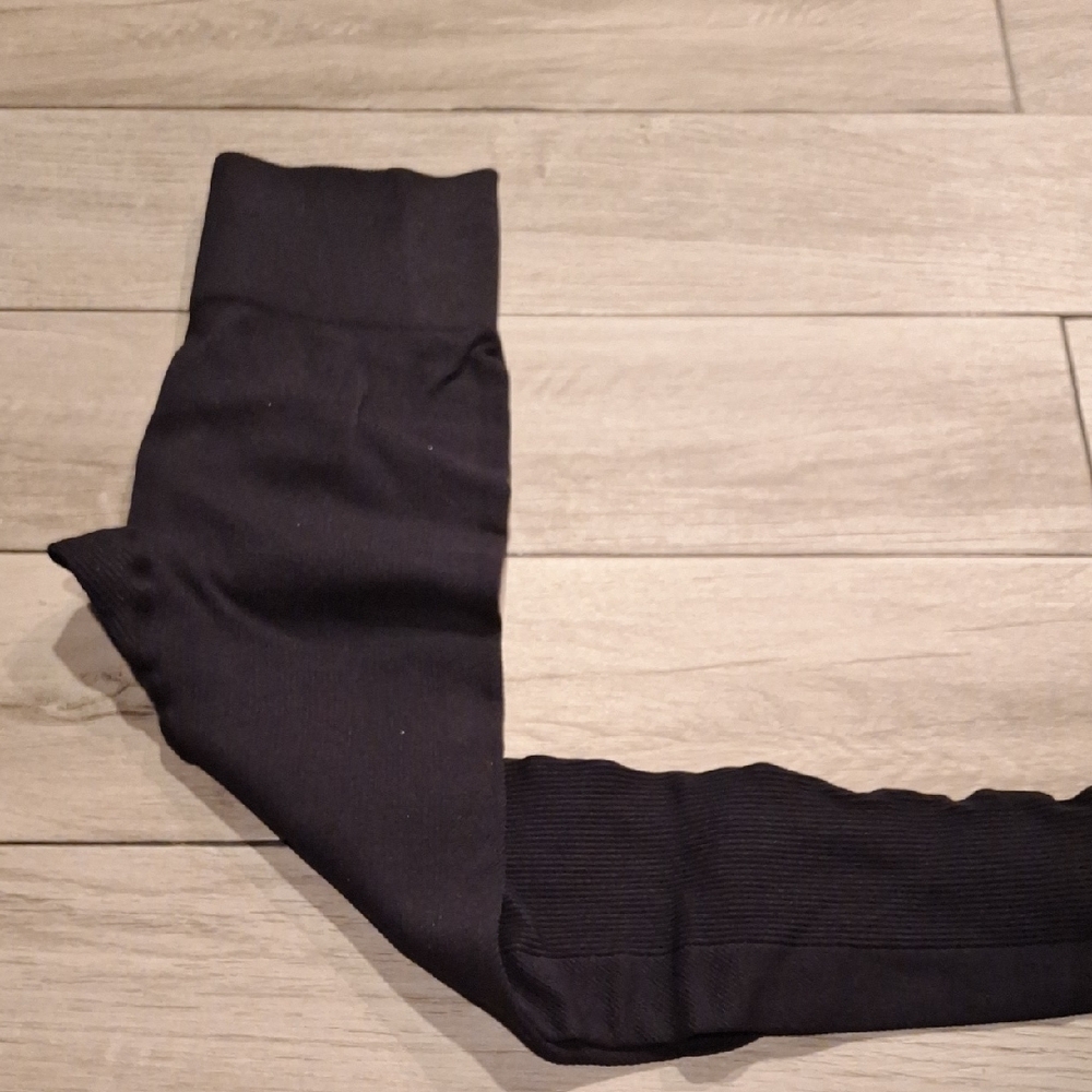 🍁Shein Black Ribbed Scrunch Bottom Leggings🐣
